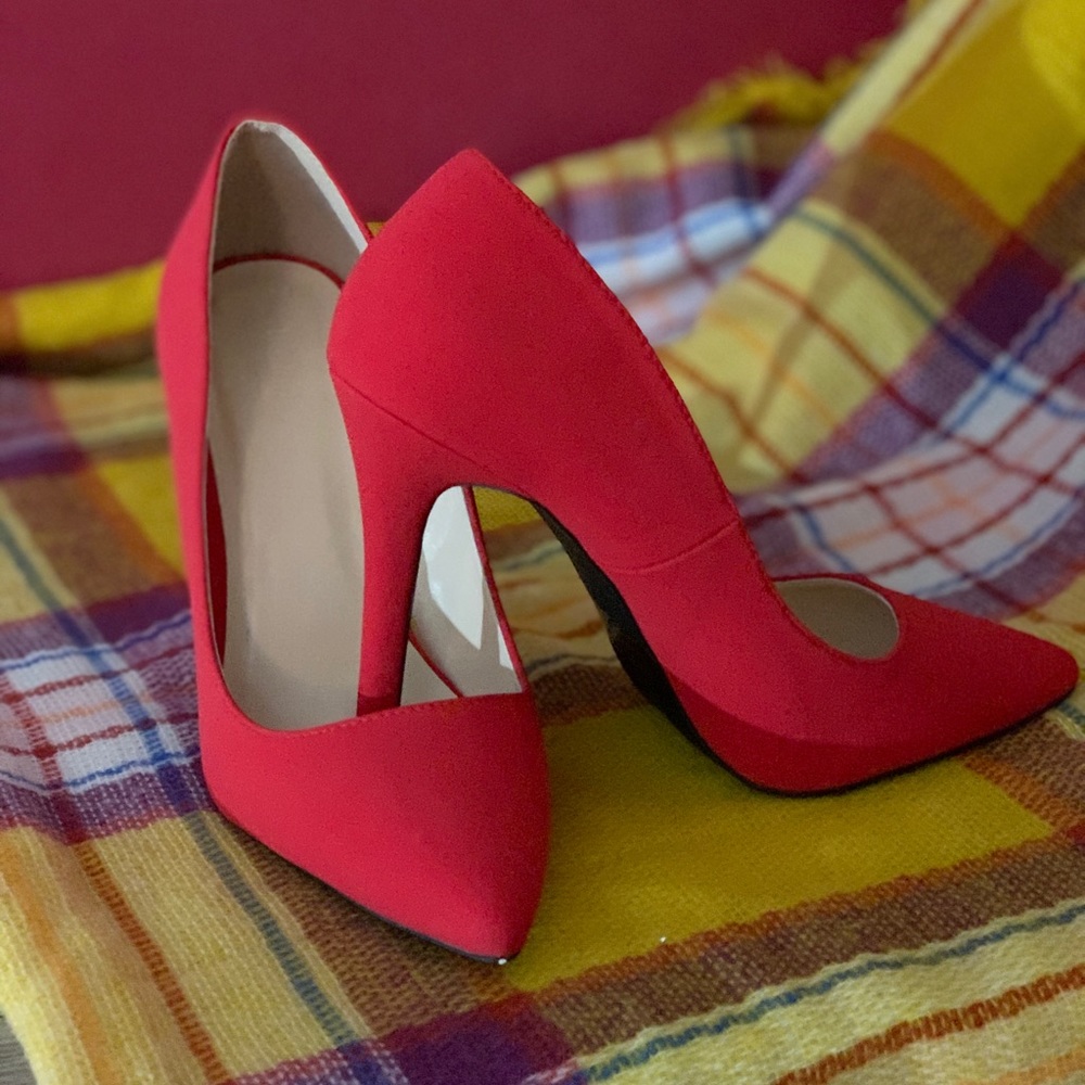 Red pumps